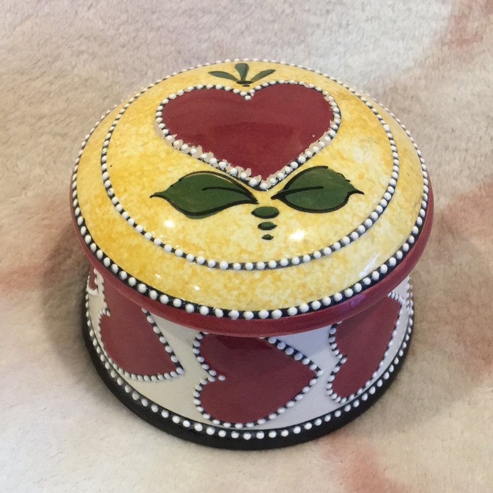 Hamdcrafted Ceramic Valentines Jewelry Box Trinket Box Hearts Textured NWT 4x3”